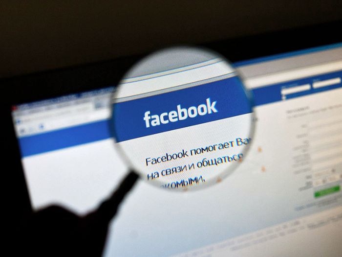 Reuters: Россия пыталась шпионить за соратниками Макрона через Facebook 