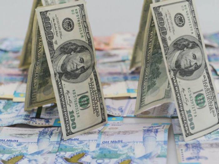 Тенге дешевеет: Что будет с нацвалютой дальше 