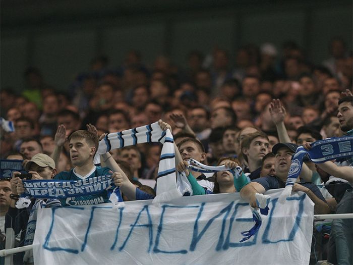 На стадионе "Зенита" во время матча опять протекла крыша 