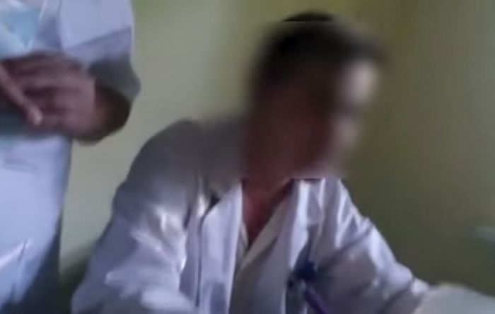 Врача-офтальмолога в Алматы уволили после видео в Сети