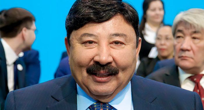 3 миллиона долларов и 50 тысяч евро украли у казахстанского экс-министра