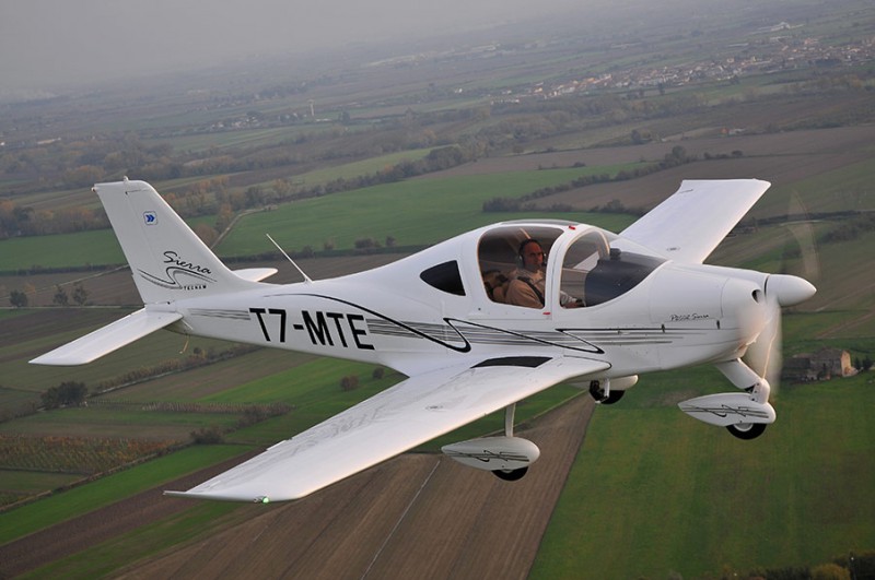 Самолет cs2. Tecnam p2002 Sierra. Sierra p2002 самолет. Tecnam p2002 Sierra (2-х местный). Tecnam p2002 Sierra кабина.