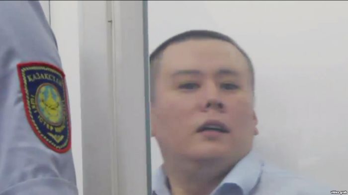 В Алматы начались слушания по делу журналиста Жанболата Мамая