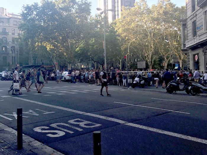 В Каталонии объявлен трехдневный траур в связи с терактом в Барселоне
