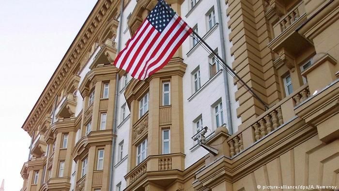 Посольство США в РФ приостанавливает выдачу неиммиграционных виз