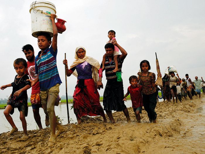 В Мьянме официальные власти обвиняют мусульман-рохинджа в отрубании голов статуям Будды