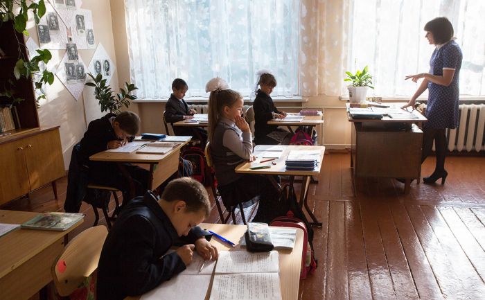 В школах Кубани провели пятиминутку «Слава России» с пересказом новостей 