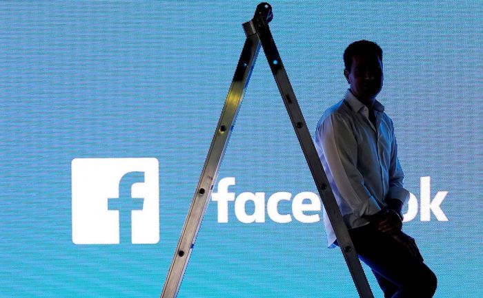 Facebook заявила о покупке из России политической рекламы в соцсети 