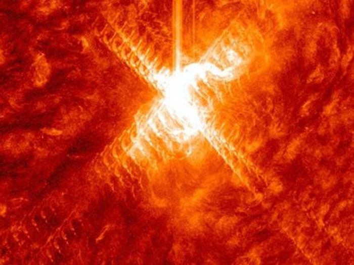NASA опубликовало снимки самой мощной за последние 12 лет вспышки на Солнце 