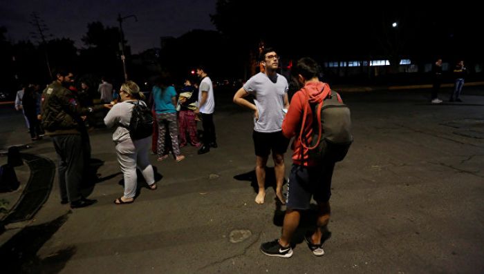 Число жертв мощного землетрясения в Мексике достигло 90 человек