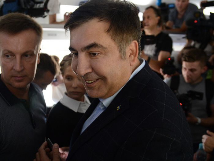 Саакашвили через границу Украины внесла толпа 