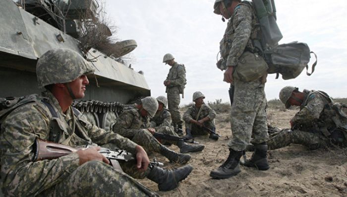 Казахстан привел армию в высшую степень боеготовности по учебной тревоге