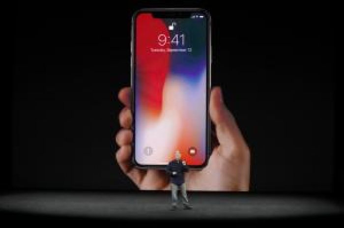 Apple представила iPhone X 