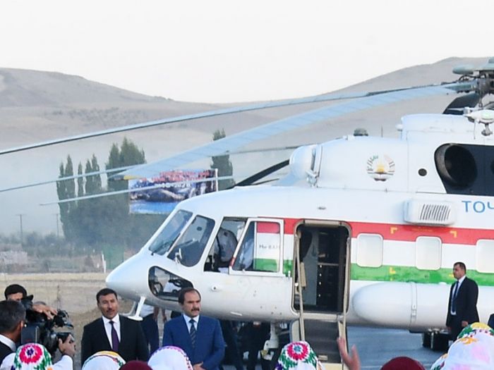 В Таджикистане при взлете президентского вертолета погиб начальника аэропорта 