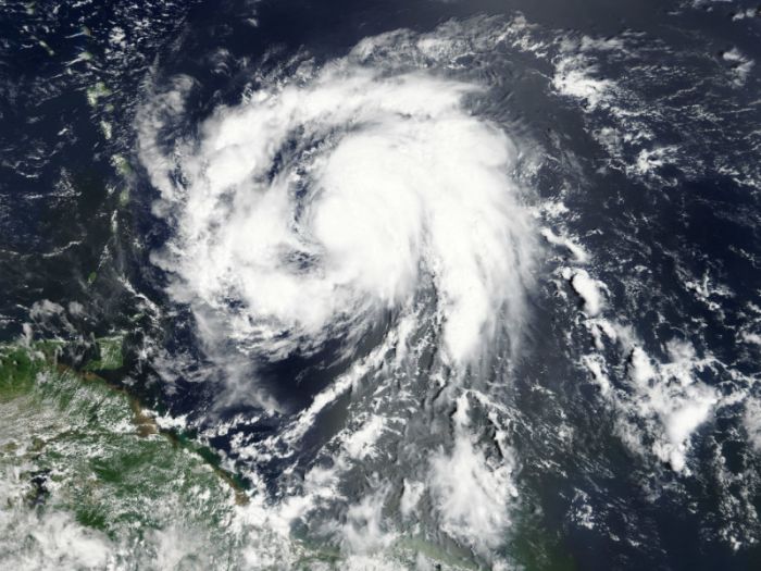 Надвигающийся на Карибы ураган "Мария" усилился до самой разрушительной категории