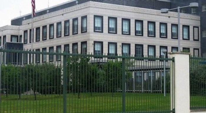 Посольство США в Казахстане распродает машины, мебель и бронированные окна 