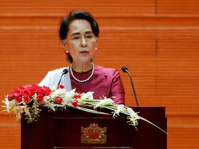 Национальный лидер Мьянмы осудила насилие и позвала беженцев-рохинджа обратно в страну 