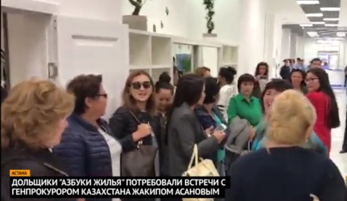 "Асанов, выходи!": дольщики пикетировали здание Генпрокуратуры 