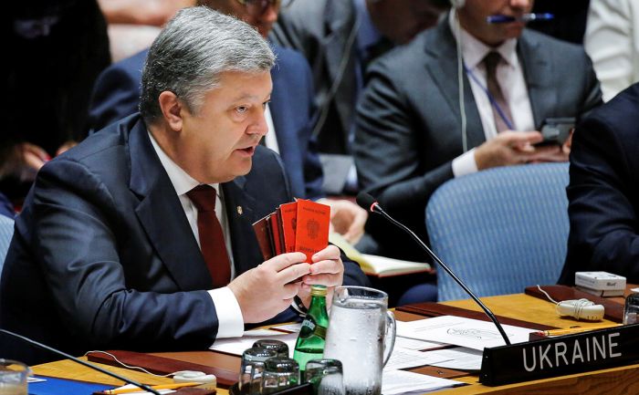 Порошенко показал в ООН российские военные билеты 