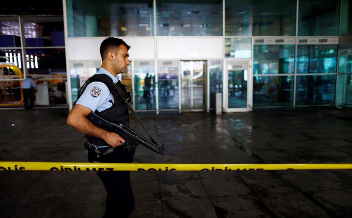 Аэропорт Ататюрка закрыли из-за крушения частного самолета 