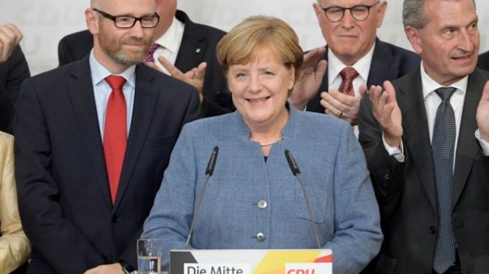 Меркель остается на 4-й срок, националисты проходят в бундестаг 