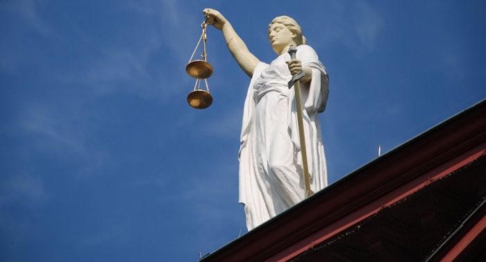 В Сатпаеве осудили экс-полицейского, избившего подозреваемого в педофилии 