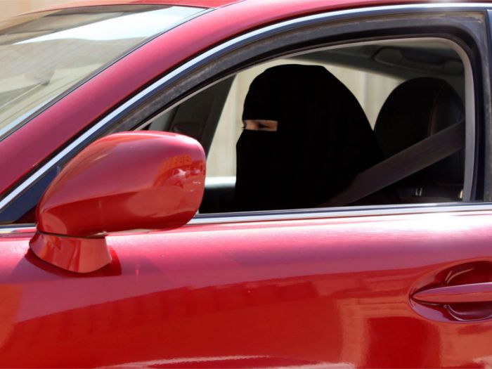 В Саудовской Аравии женщинам разрешили водить машину 