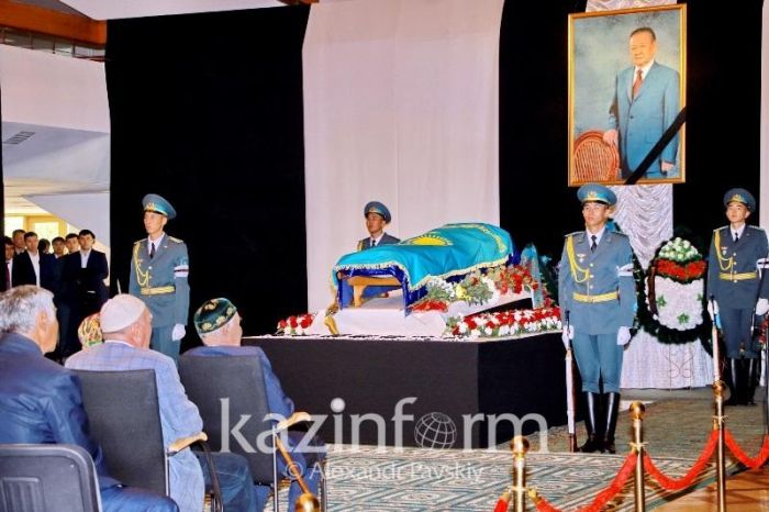 В Алматы простились с Узакбаем Карамановым 