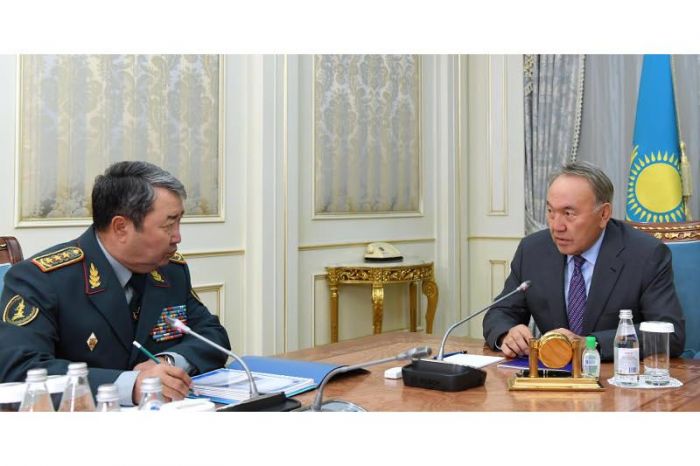Глава государства принял министра обороны РК 