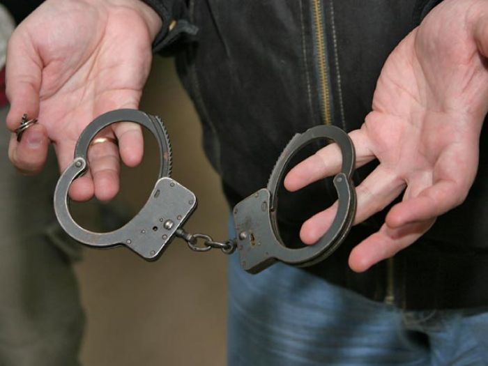 Полицейские отпустили задержанных за 150 тыс тенге в Алматы 