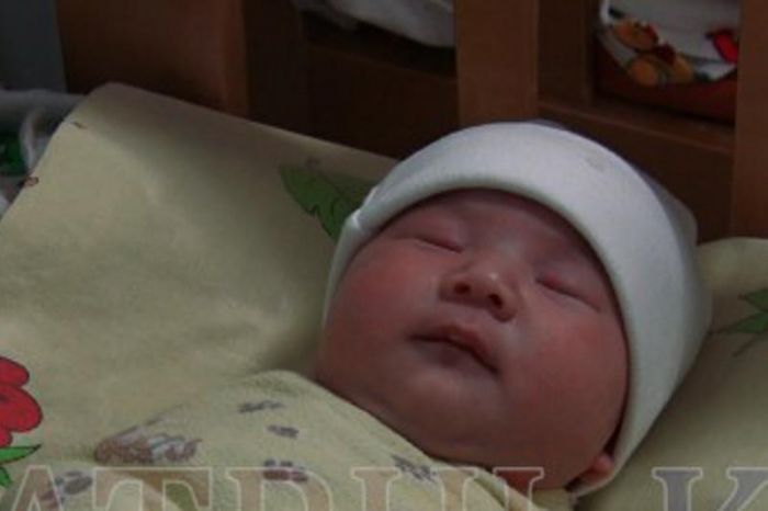 Новорожденного ребёнка нашли на улице в Алматы