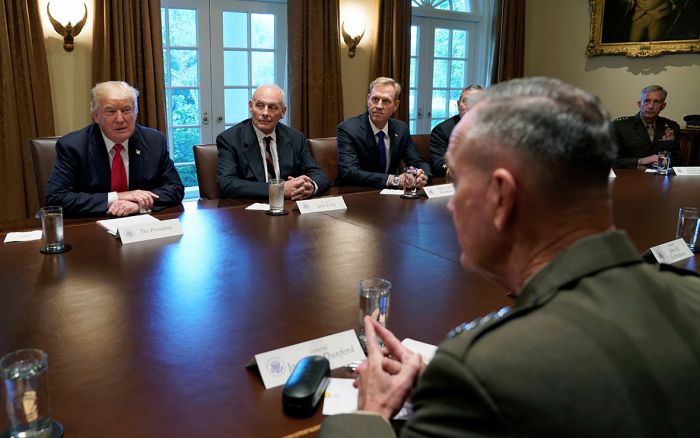 Трамп после совещания с военными объявил «о затишье перед бурей»