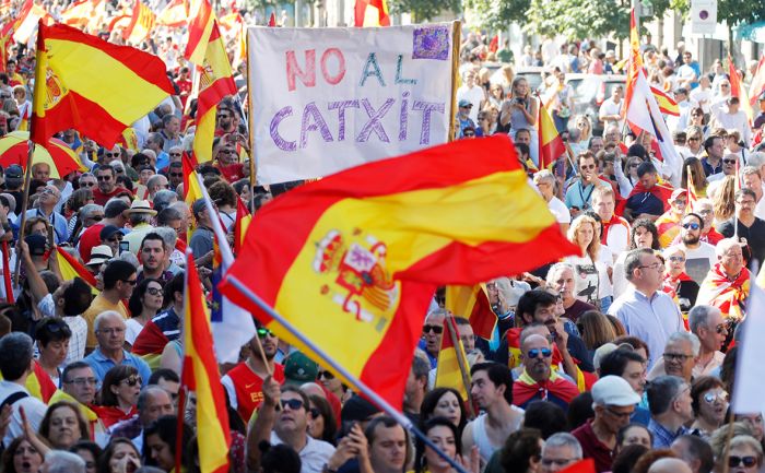 Противники независимости Каталонии вышли на митинг в Барселоне
