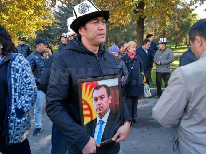 В Бишкеке попрощались с погибшим в ДТП вице-премьером Киргизии 