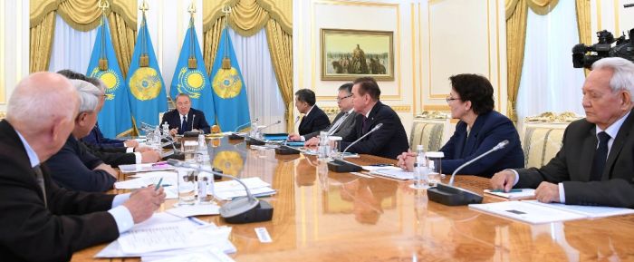 Президенту показали новый проект казахского алфавита 