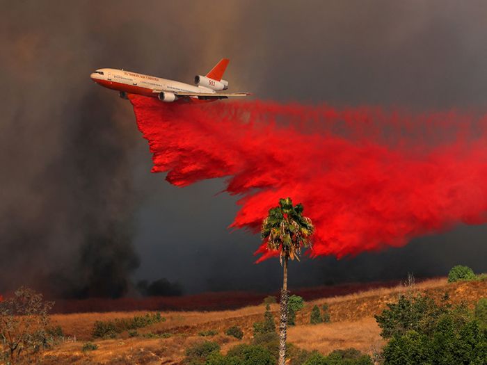 Не менее 10 человек стали жертвами природного пожара, охватившего север Калифорнии 