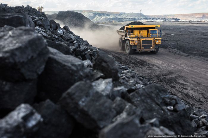 Премьер рассказал о километровых очередях за углем в Карагандинской области 
