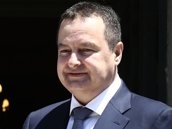 Глава МИД Сербии спел турецкому президенту Эрдогану песню про красивые брови и красивые носки 