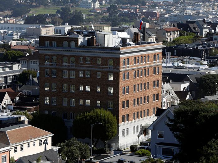 Со зданий российской дипмиссии в Сан-Франциско "сорвали" государственные флаги 