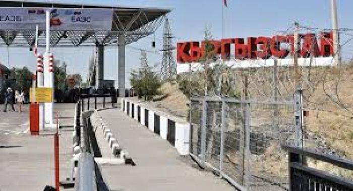 МИР РК обнаружило множество транспортных нарушений на кыргызской границе