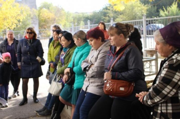 Скандал в Актобе: Дети отказались ходить в школу из-за одного мальчик