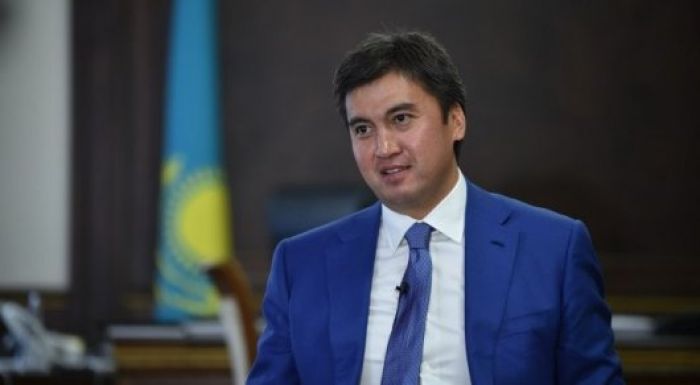 Аким Шымкента запретил служебные авто и пересел с подчиненными на автобусы