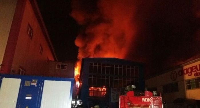Крупный пожар в Алматы тушили 120 человек и десятки единиц спецтехники 