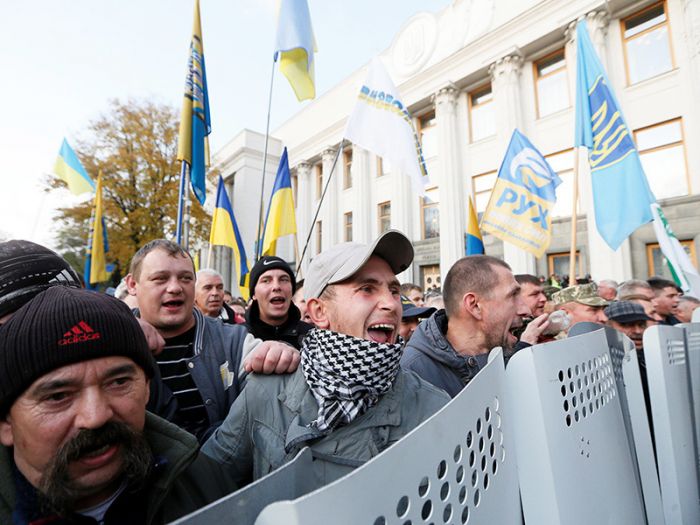 В центре Киева начались столкновения между сторонниками Саакашвили и полицейскими 