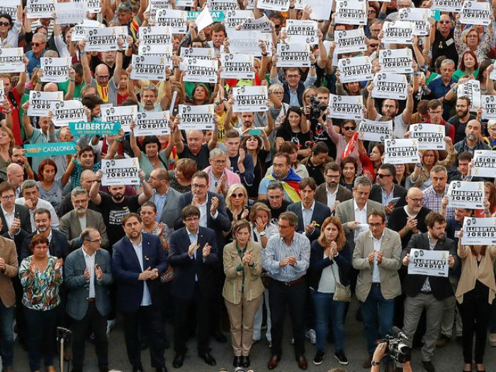 В Каталонии объявили "попыткой переворота" решение Мадрида о роспуске правительства автономии