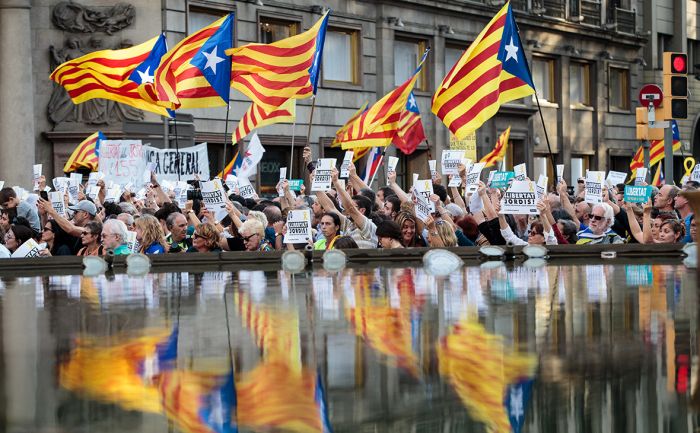 Парламент Каталонии проголосовал за отделение от Испании 