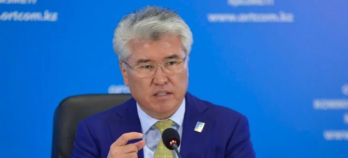 Мухамедиулы: книгу Назарбаева на латинице выпустили "за три секунды" 