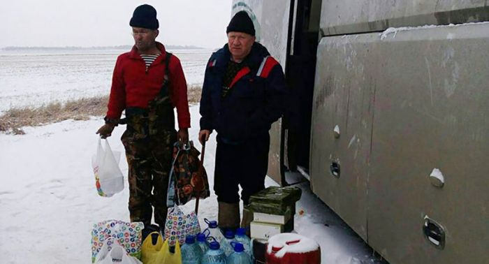 Попавшие в ДТП казахстанцы жили в разбитом автобусе в Алтайском крае 