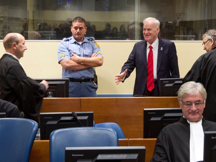 Младича приговорили к пожизненному заключению за геноцид 