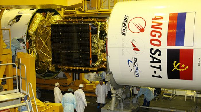 Спутник Angosat зарядился от Солнца вышел на связь с Землей 